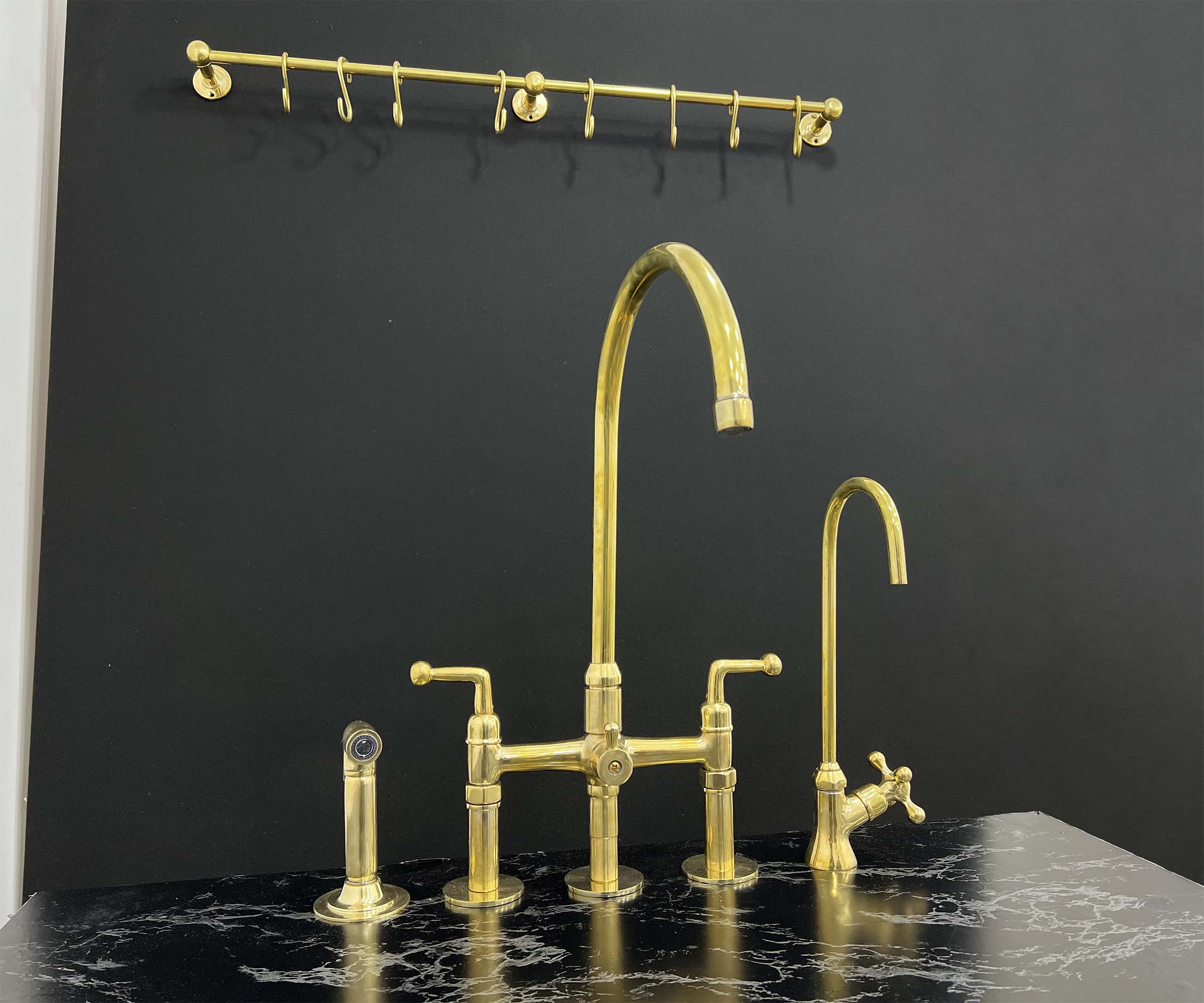 Brass Bridge 3 Legs Faucet with Sprayer and Cold Tap