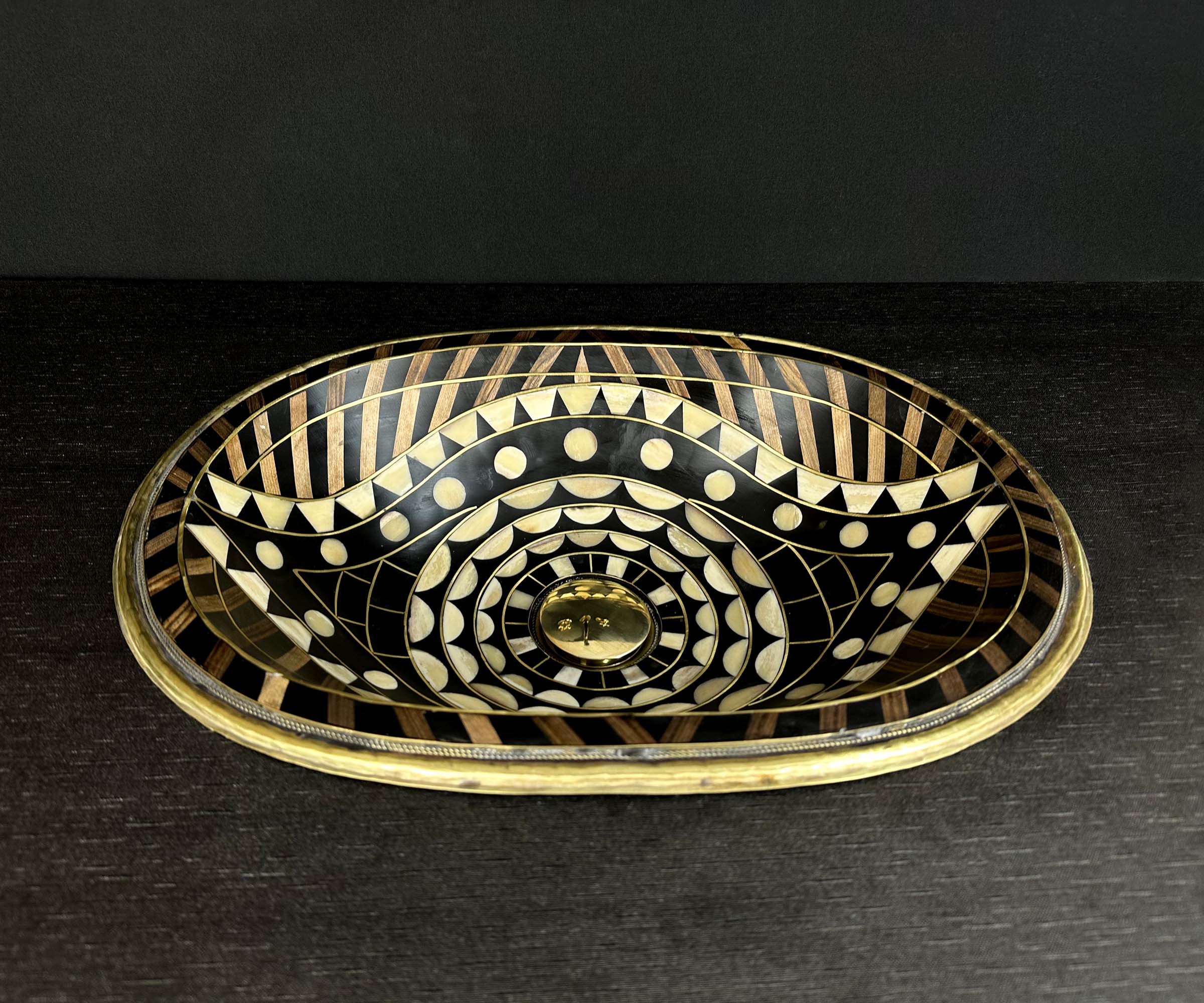 Eye-Shaped Bathroom Sink – Handcrafted in Brass, Resin, Bone, and Wood 